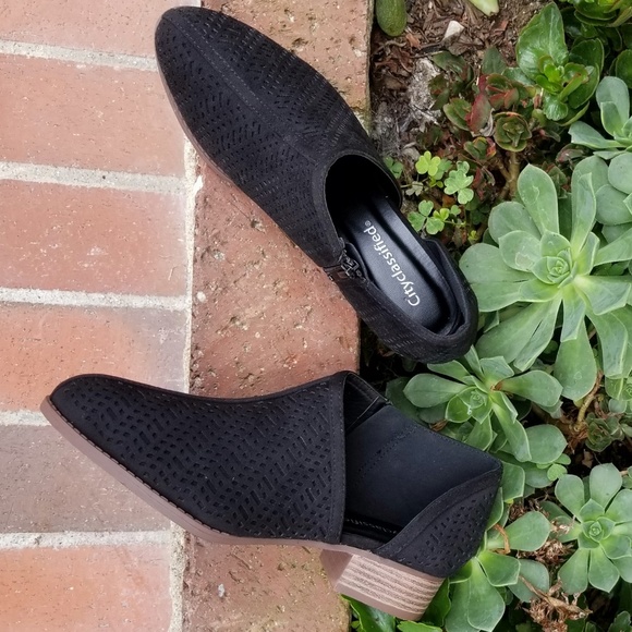 New Black V Side Cutout Flats Booties Ankle Boots - Picture 1 of 3